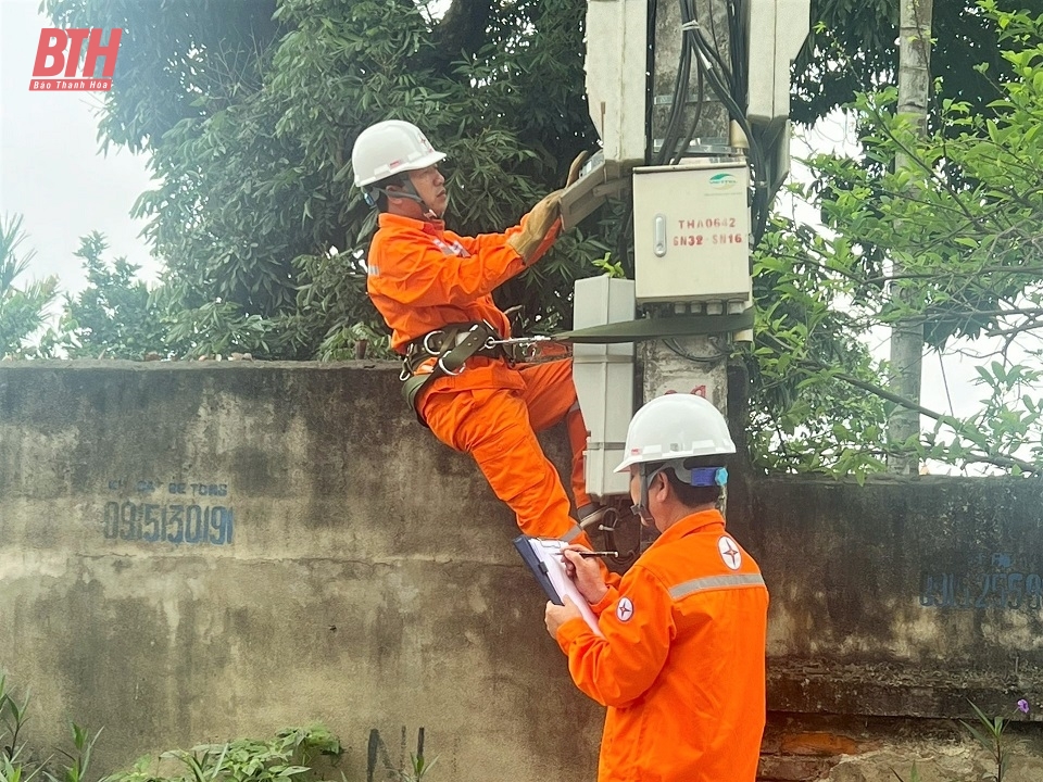 Công ty Điện lực Thanh Hóa hoàn thành chốt chỉ số công tơ đổi giá điện đảm bảo công khai, minh bạch