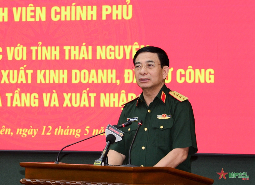  Đại tướng Phan Văn Giang thay mặt Đoàn công tác Chính phủ phát biểu kết luận buổi làm việc.