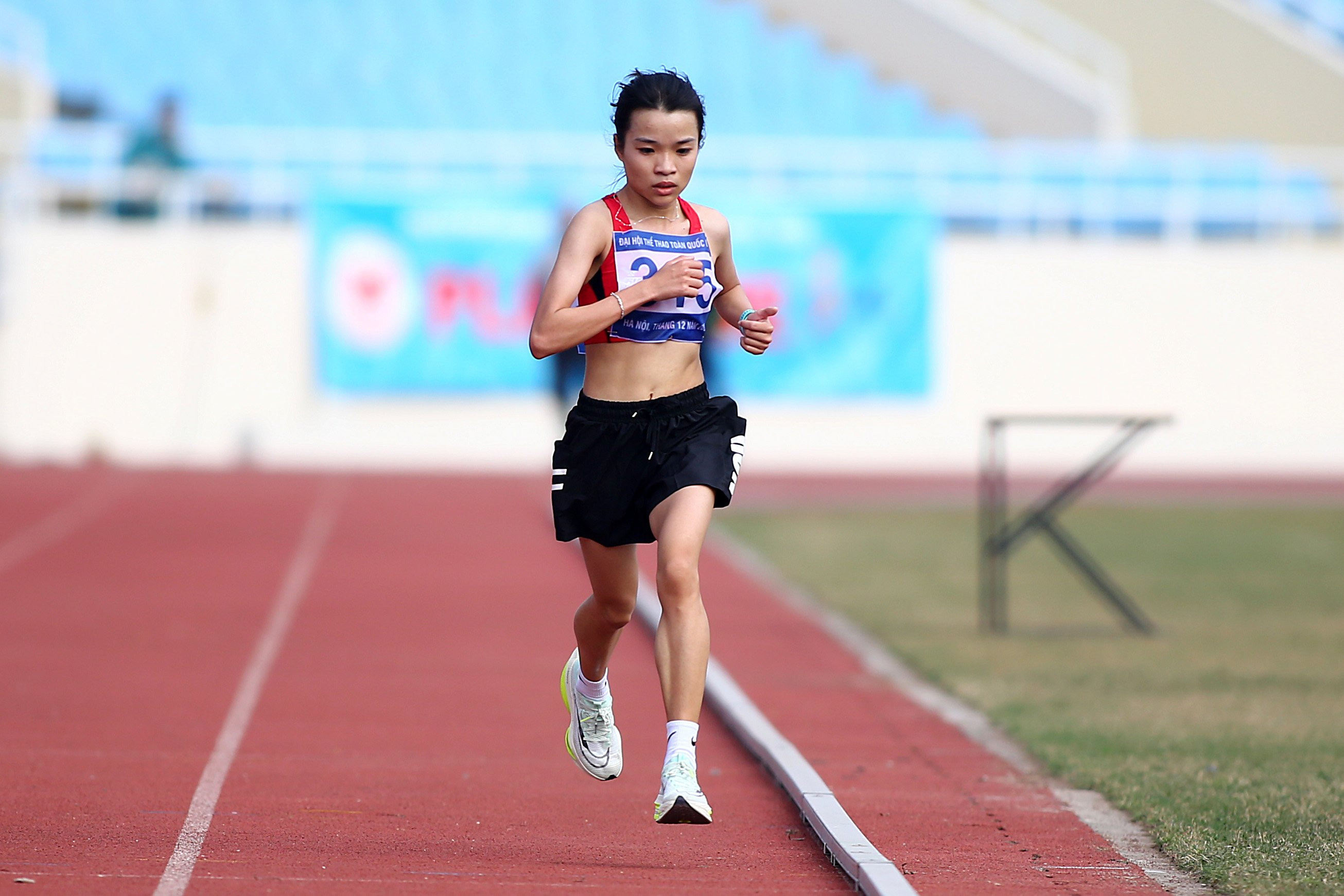 SEA Games 32 ngày 6/5: Điền kinh, bơi lội xung trận