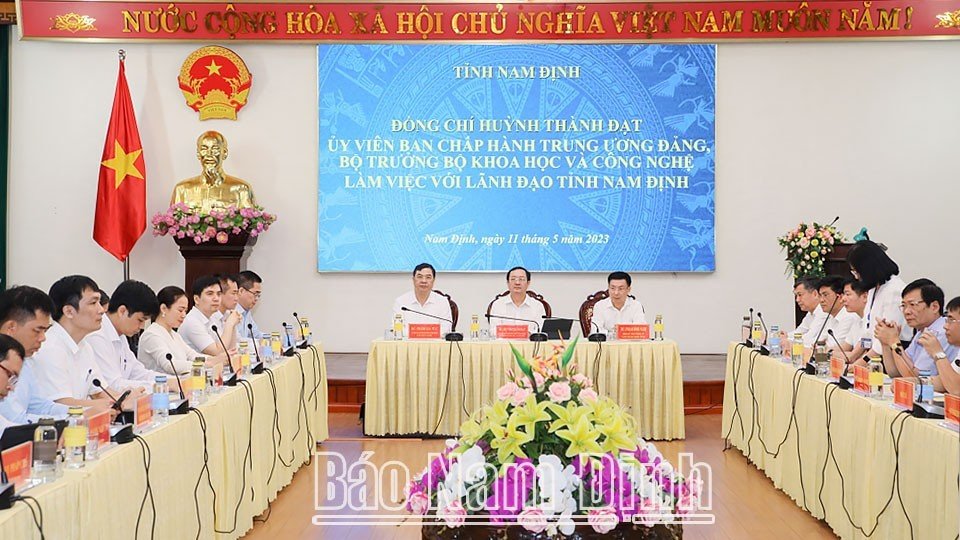 Quang cảnh buổi làm việc.