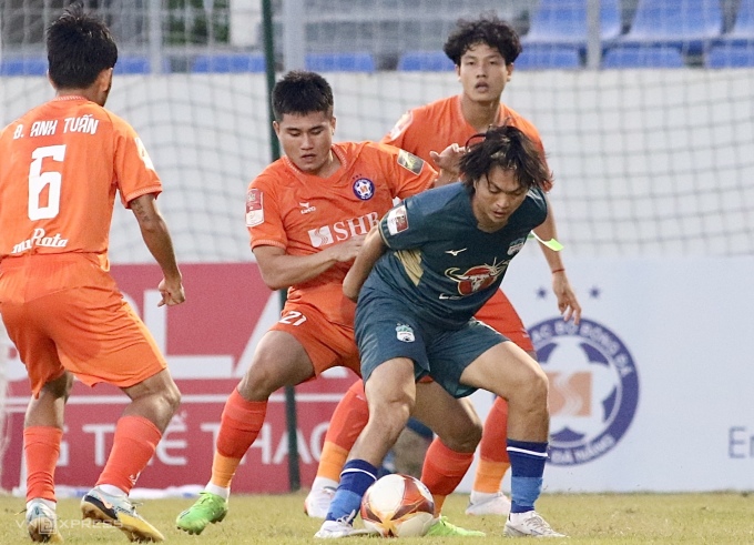 HAGL (áo xanh) chưa thắng bốn trận gần nhất, còn Đà Nẵng là chín trận tại V-League 2023. Ảnh: Viết Định