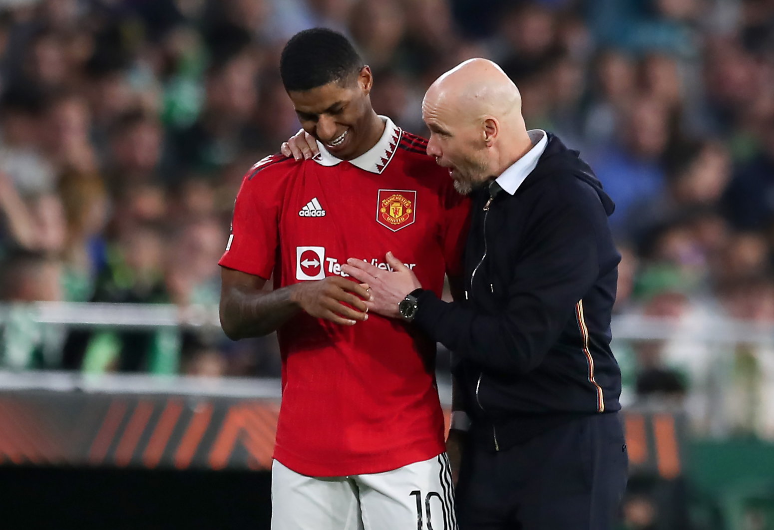 HLV Erik ten Hag kêu gọi CĐV M.U bình tĩnh khi Rashford chưa ký hợp đồng mới - Ảnh 1.