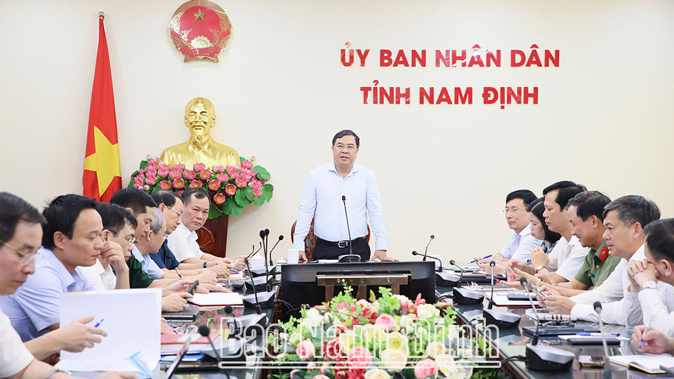 Quang cảnh cuộc họp.