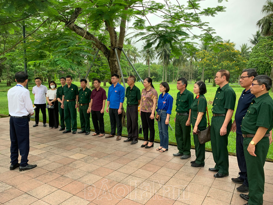 Hành trình về nguồn của cựu chiến binh và tuổi trẻ phường Trần Hưng Đạo