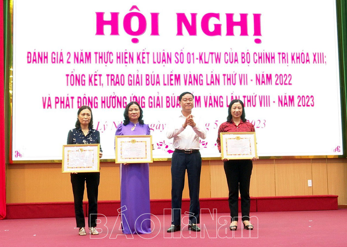 Huyện uỷ Lý Nhân đánh giá 2 năm thực hiện Kết luận 01KLTW của Bộ chính trị khóa XIII và phát động hưởng ứng giải Búa liềm vàng lần thứ VIII năm 2023