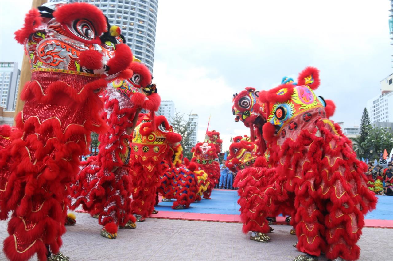 Màn trình diễn nhị thập lân quần hùng tranh bá.