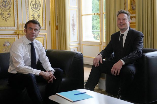 Elon Musk gặp Tổng thống Pháp Emmanuel Macron tại Điện Élysée vào 15/5. Ảnh: Press Pool