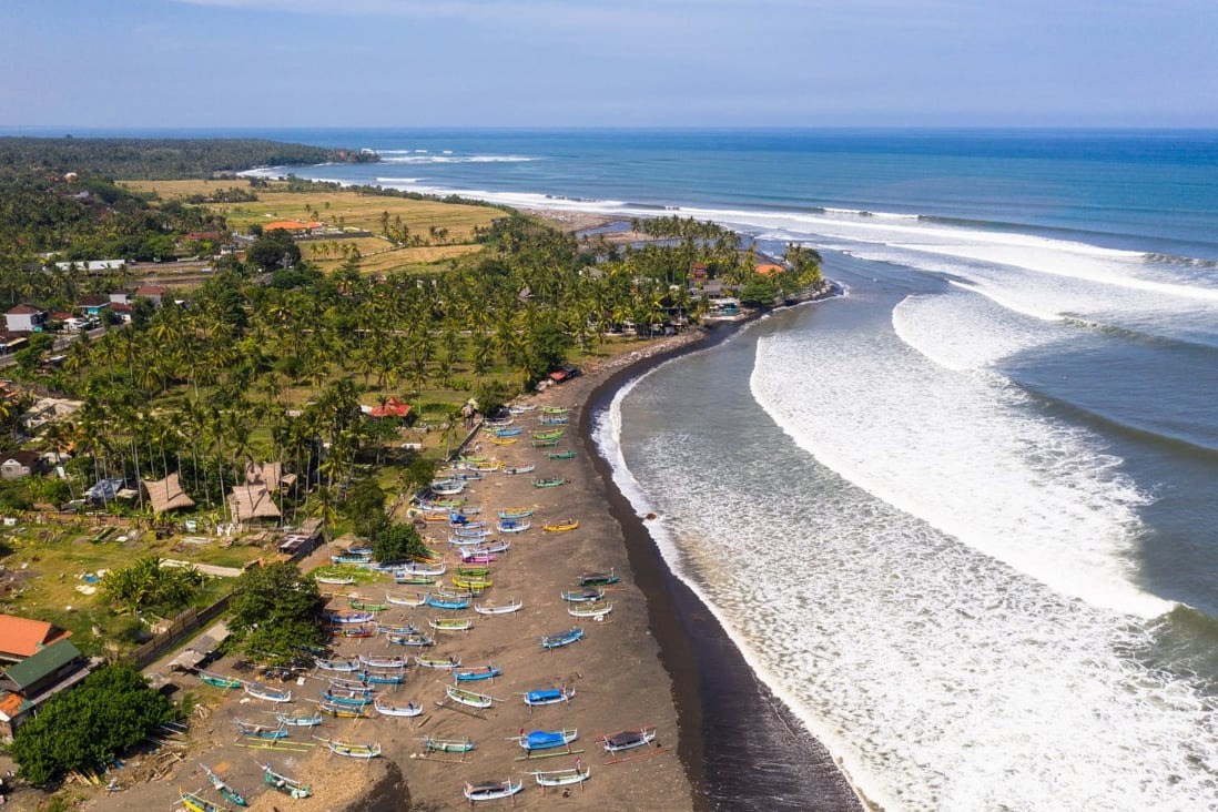 Khỏa thân trước ngôi đền ở Bali, nữ du khách bị đưa đi chữa tâm thần - Ảnh 1.