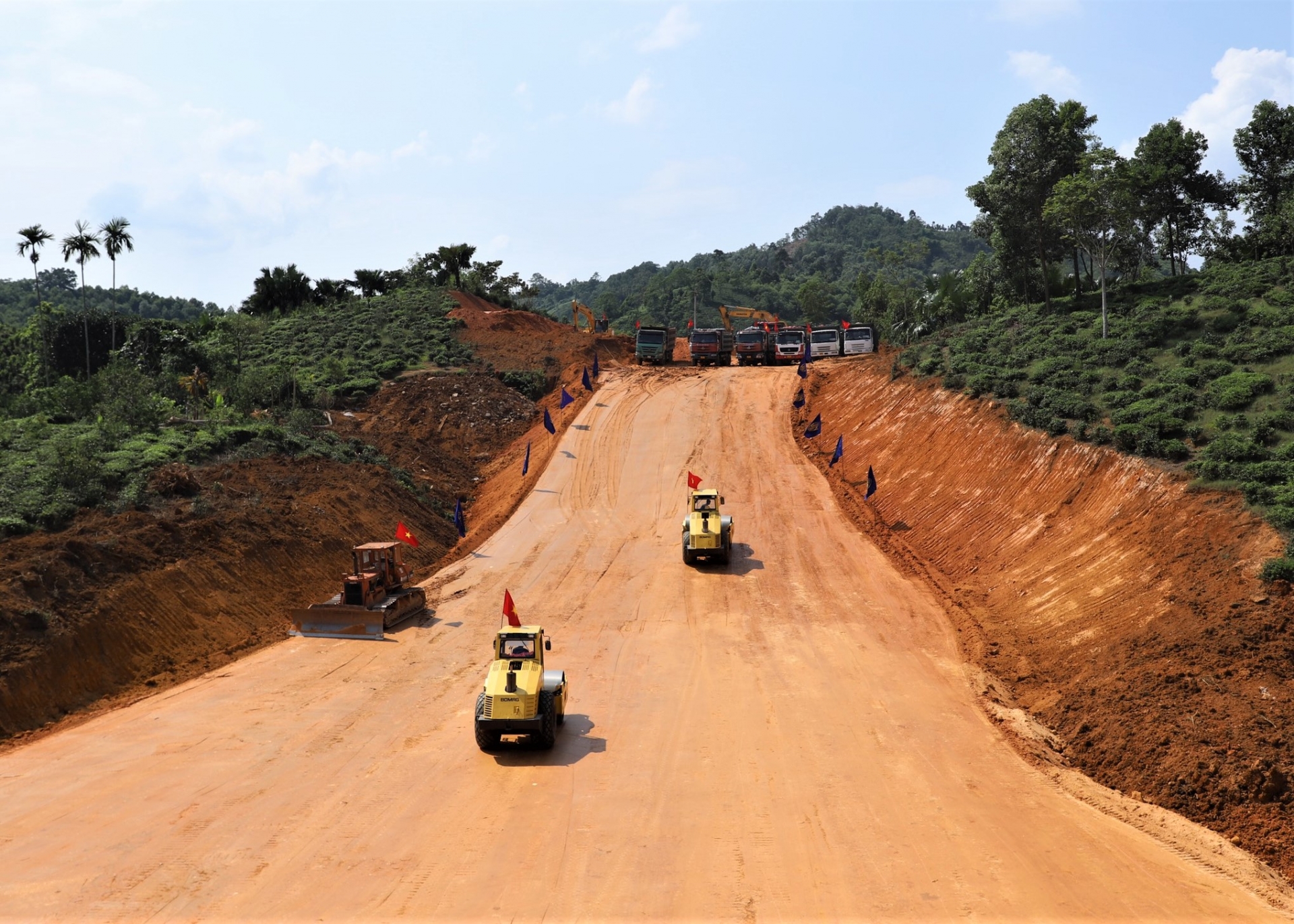 Máy móc triển khai thi công dự án