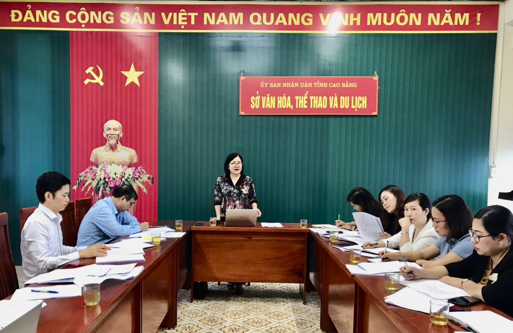 Phó Trưởng Ban Tuyên giáo Tỉnh ủy Bế Lan Phương phát biểu tại buổi làm việc.