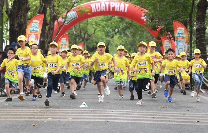 Nhóm runner chạy tại Kun Marathon Huế 2023. Ảnh: VM