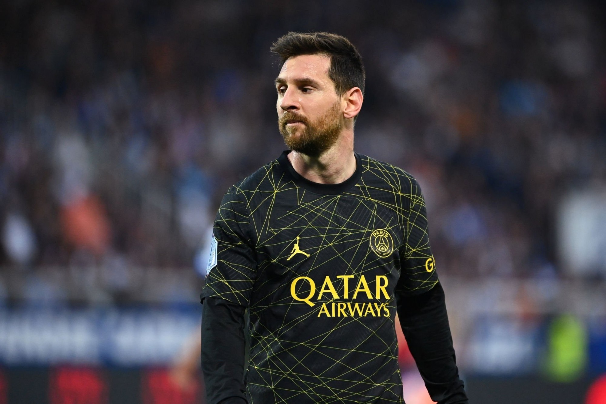 Messi lựa chọn gia nhập giải Ngoại hạng Anh - Ảnh 1.