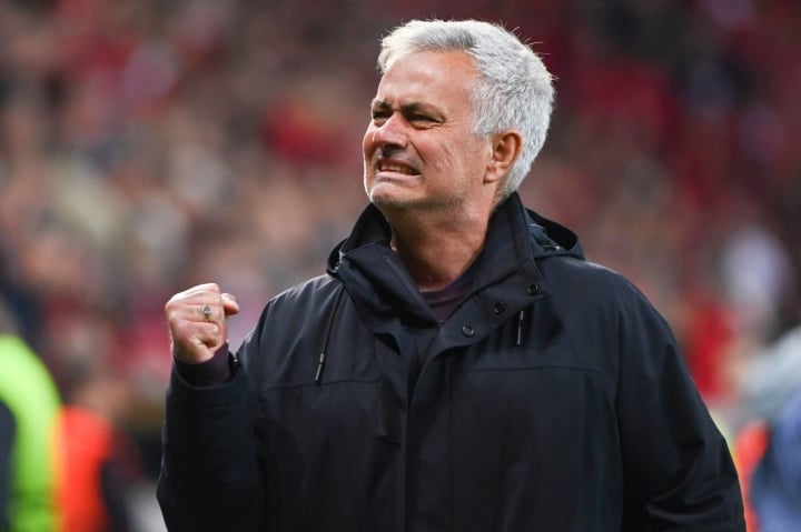 Mourinho đưa AS Roma vào chung kết Europa League - 1