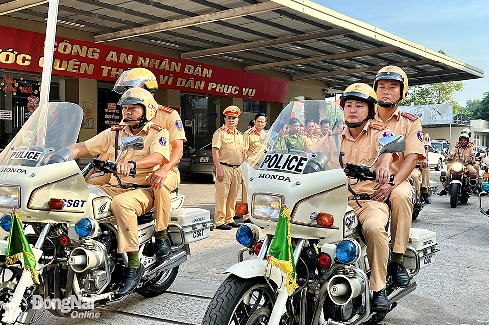 Phòng Cảnh sát giao thông, Công an tỉnh ra quân tăng cường bảo đảm trật tự an toàn giao thông trên các địa bàn, tuyến đường xã, huyện, tỉnh trên toàn tỉnh.