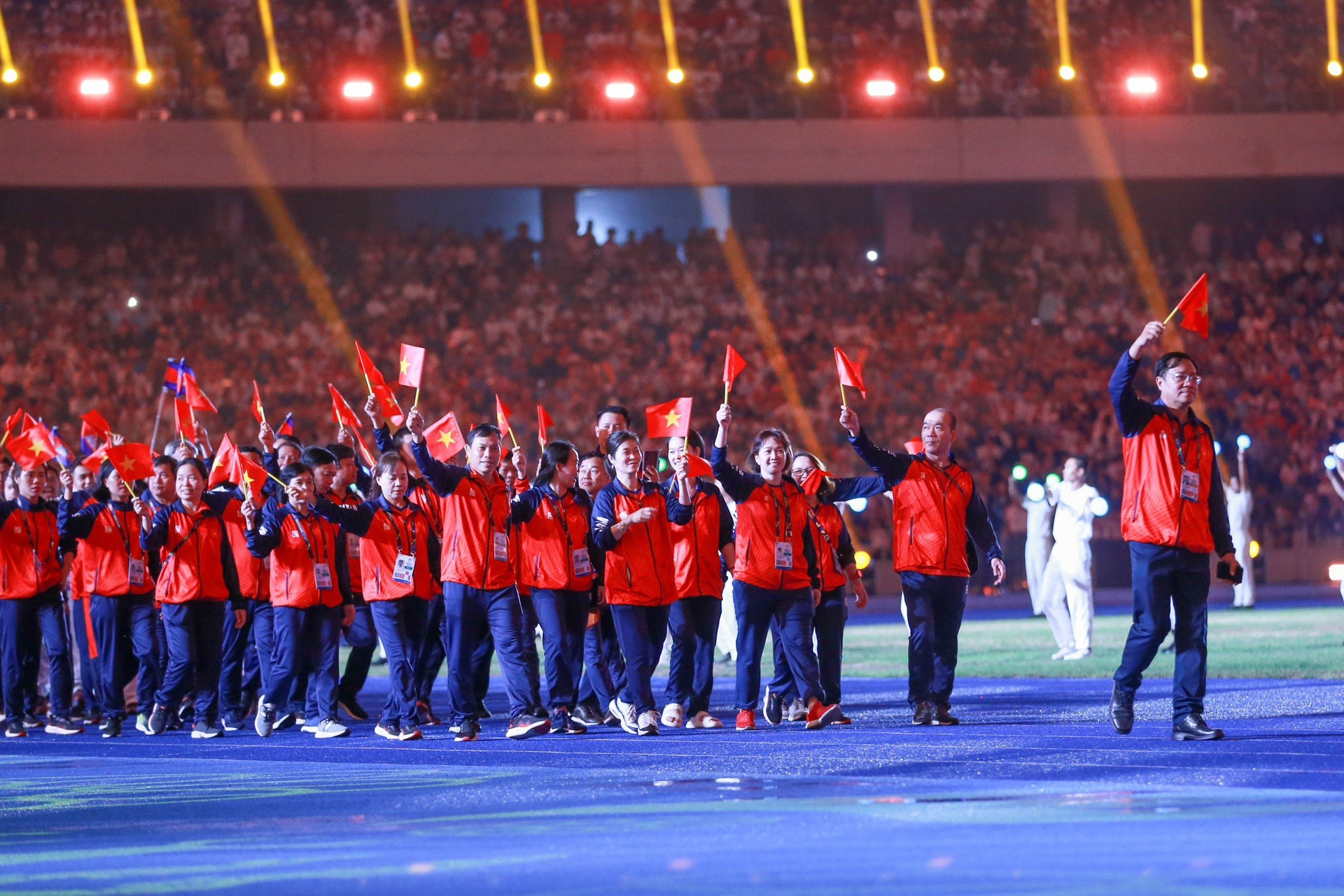 Mãn nhãn 5 phút pháo hoa rực rỡ khép lại SEA Games 32 - 1