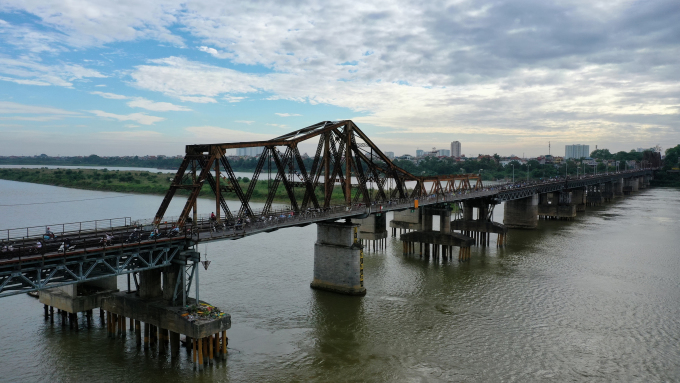 Cầu Long Biên nối quận Long Biên với trung tâm thành phố. Ảnh: Ngọc Thành