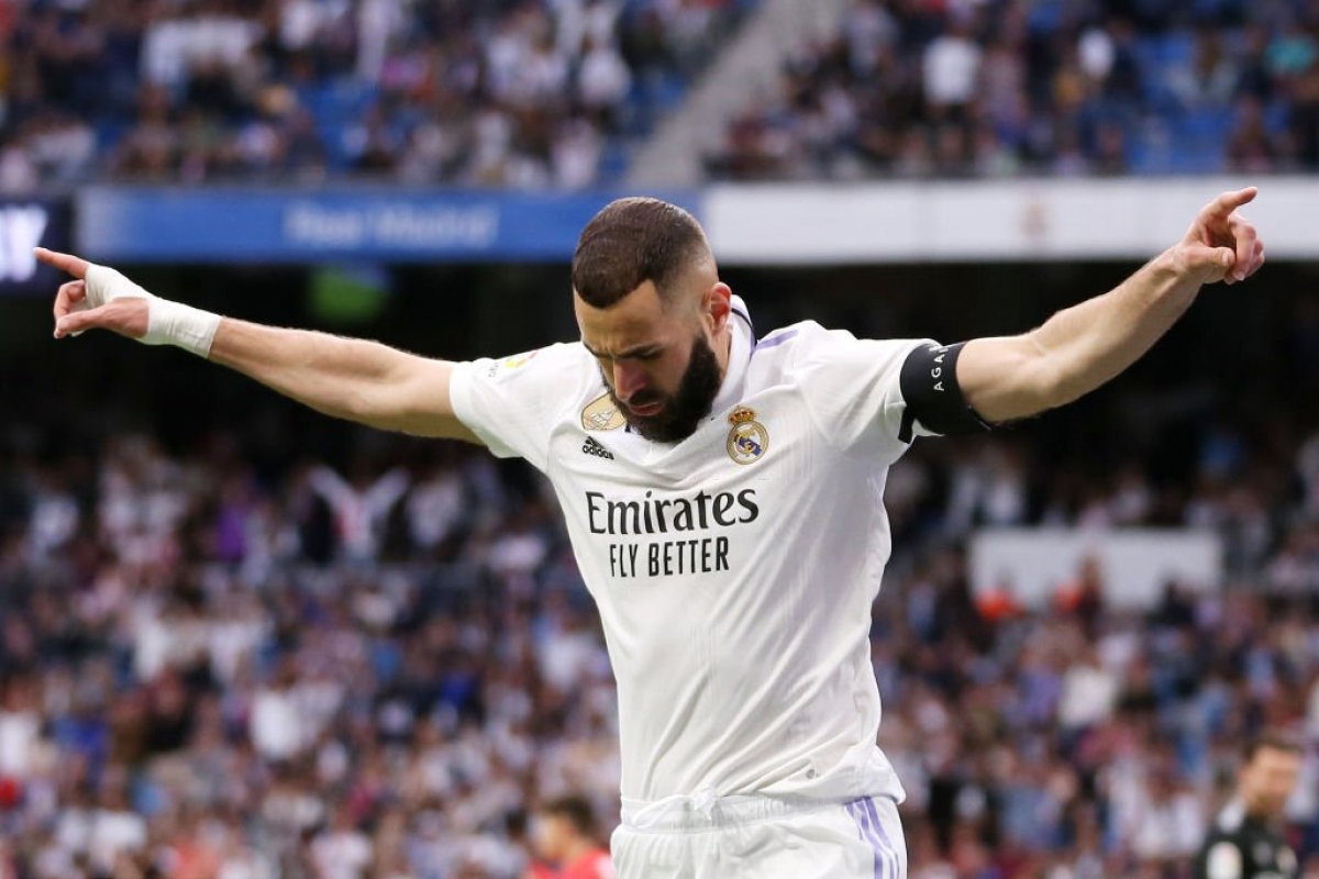 Khoảnh khắc ngôi sao của Benzema giúp Real Madrid vượt lên. Ảnh: Getty