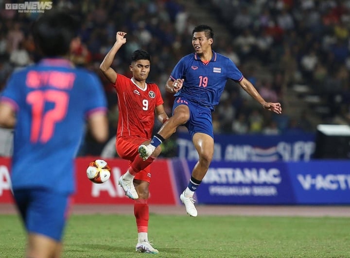 Thắng U22 Thái Lan ở trận chung kết hỗn loạn, U22 Indonesia vô địch SEA Games 32 - 1