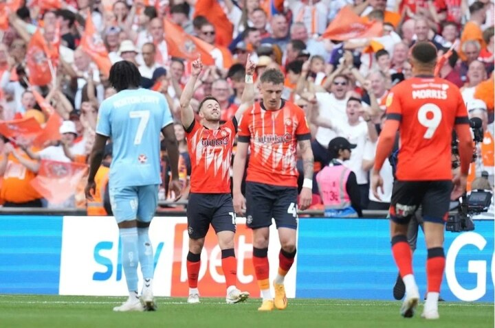 Thắng trận cầu trăm triệu bảng, Luton Town lần đầu góp mặt ở Ngoại hạng Anh - 1