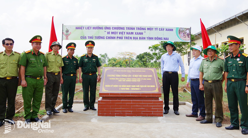 Lãnh đạo tỉnh, thủ trưởng Binh chủng Pháo binh, Lữ đoàn 96 tại lễ phát động trồng cây 