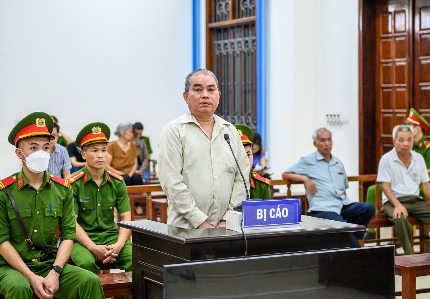 'Kỳ án' giết mẹ: Tòa tuyên bị cáo chung thân, ngược quan điểm của viện kiểm sát - Ảnh 1.