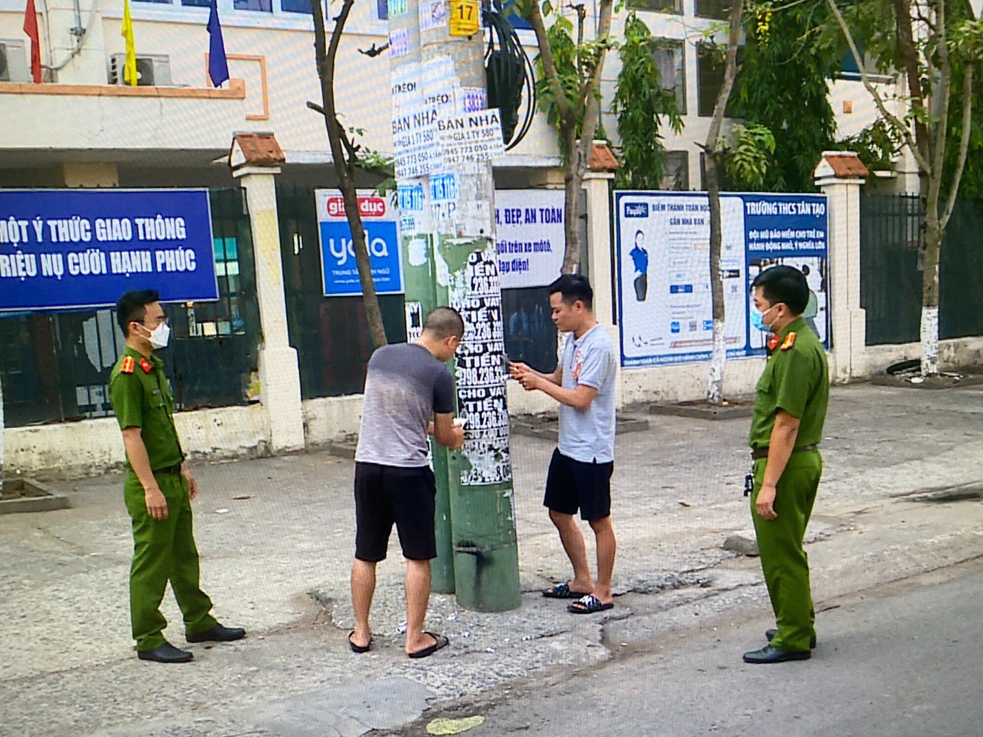 Công an mời làm việc 2 người vì có hành vi cho vay lãi nặng - Ảnh 1.