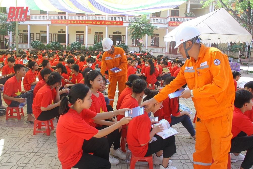 Tuyên truyền bảo vệ hành lang an toàn lưới điện và phòng ngừa tai nạn điện