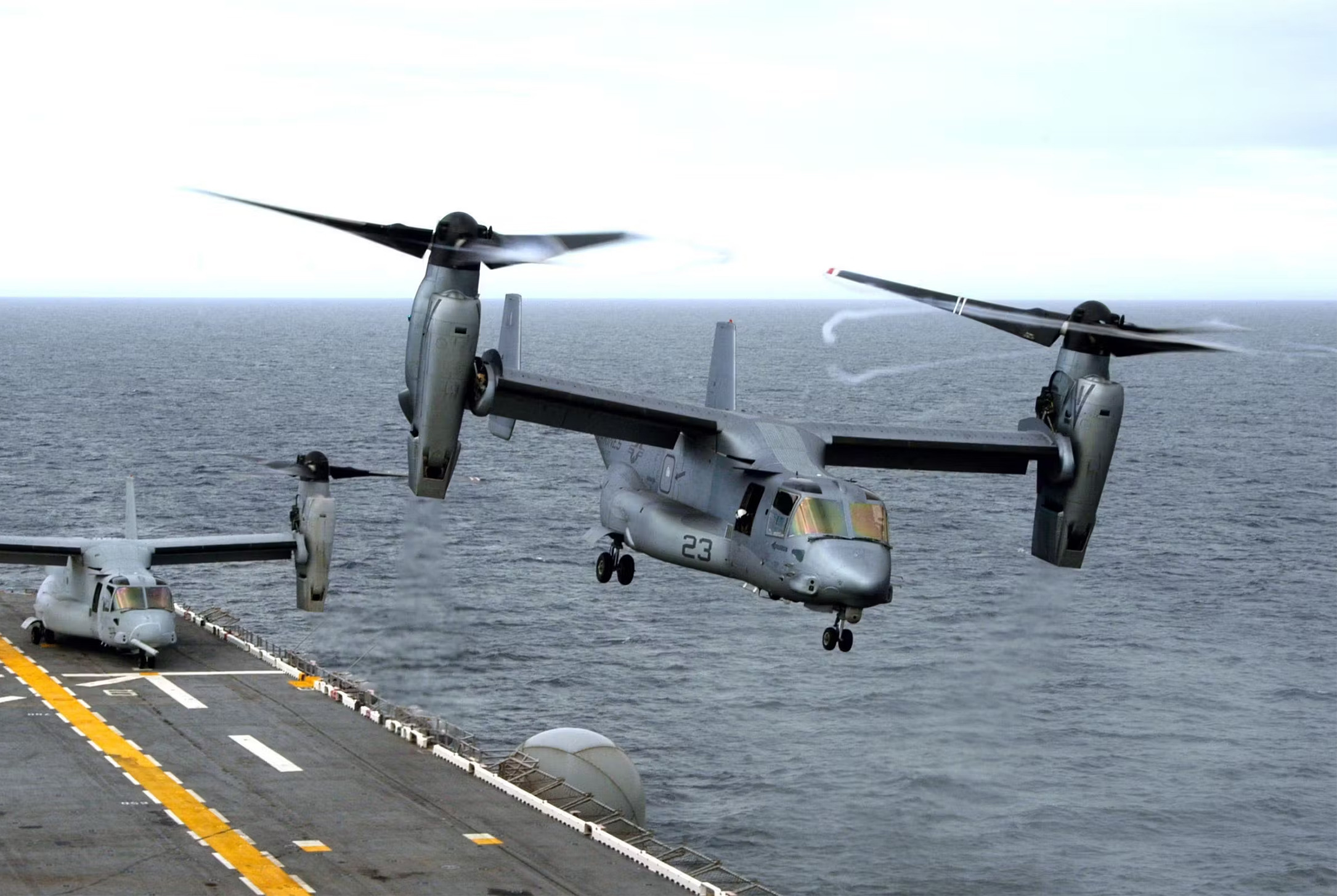 Uy lực trực thăng lưỡng cư &apos;chim ưng biển&apos; V-22 Osprey của Mỹ