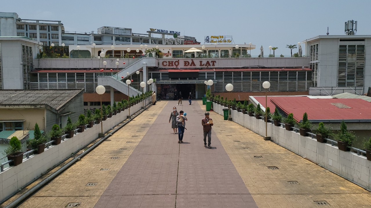 Góc check in “Hồng Kông ở Đà Lạt” vẫn thu hút du khách - Ảnh 1.