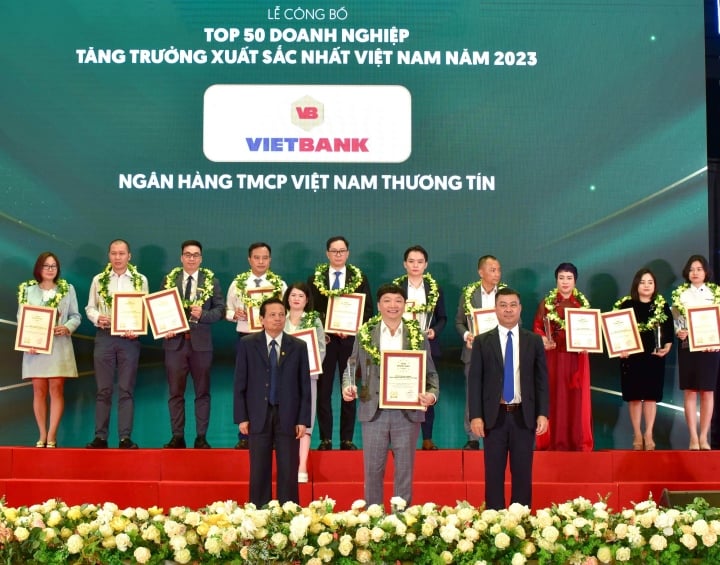 Vietbank tiếp tục lọt Top 50 doanh nghiệp tăng trưởng xuất sắc nhất Việt Nam - 1