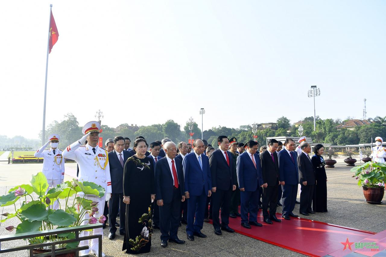 Lãnh đạo Đảng, Nhà nước, Quân đội vào Lăng viếng Chủ tịch Hồ Chí Minh