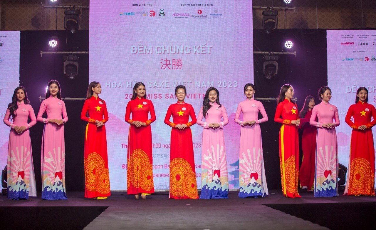 Miss Sake Vietnam gọi tên Phạm Thiên Nga