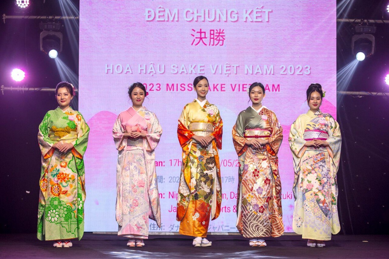 Miss Sake Vietnam gọi tên Phạm Thiên Nga