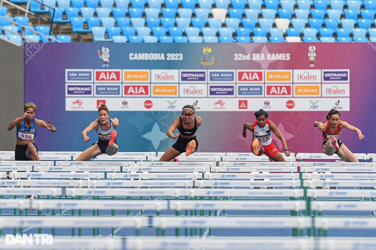 Khoảnh khắc hoa khôi điền kinh bật khóc trong lần đầu giành HCV SEA Games - 1