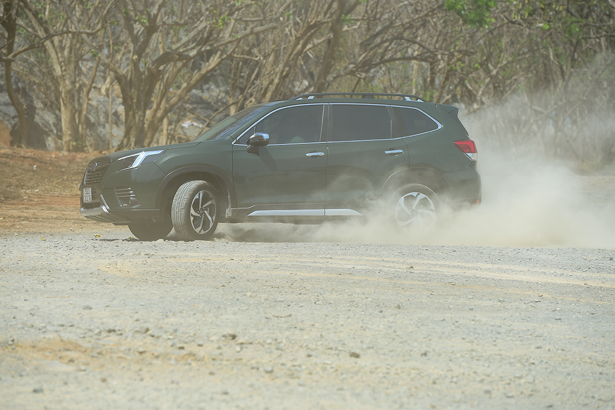 Subaru Forester 2023 SUV gia đình cho người mê cầm lái