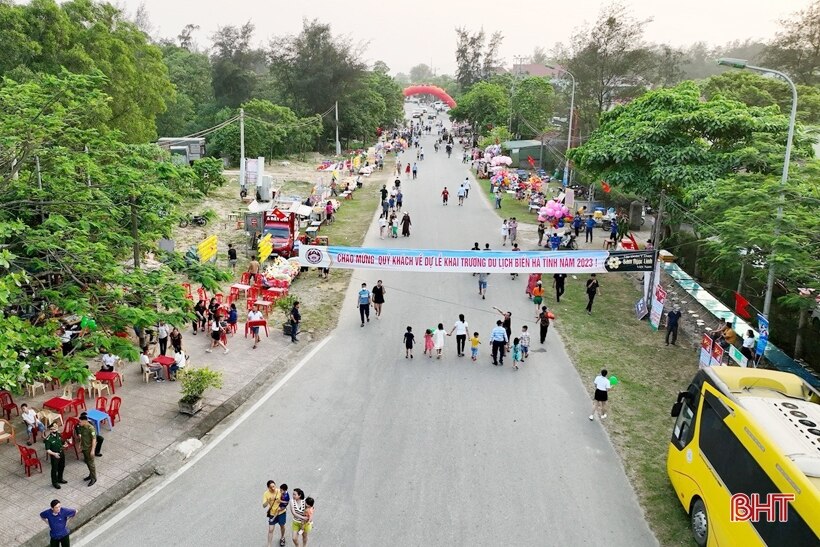 Tổng mức bán lẻ hàng hóa và doanh thu dịch vụ tiêu dùng tăng trưởng khá