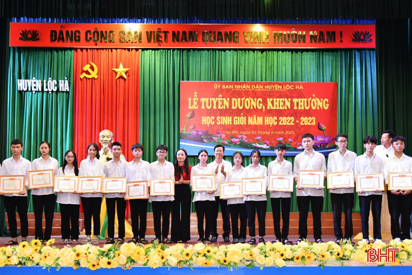 Lộc Hà tuyên dương các tập thể, giáo viên, học sinh giỏi năm học 2022 - 2023