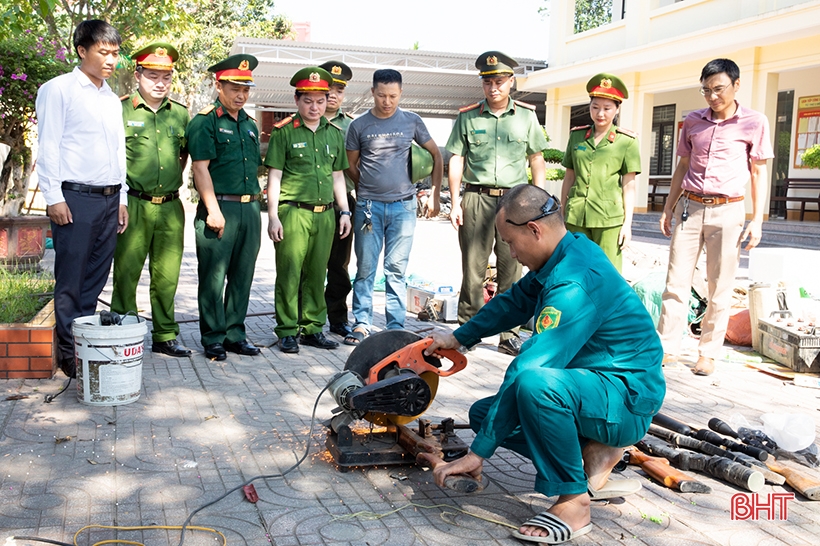 Công an Hương Sơn tiêu hủy số lượng lớn vũ khí và vật liệu nổ