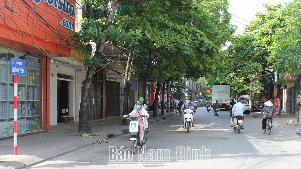 Thực hiện thí điểm đường Hưng Yên cấm xe ô tô chiều đi từ đường Mạc Thị Bưởi - Trần Thánh Tông - Trần Thái Tông ra hướng đường Trường Chinh; cấm đỗ xe ô tô chiều đi từ đường Trường Chinh ra hướng đường Mạc Thị Bưởi - Trần Thánh Tông - Trần Thái Tông. 