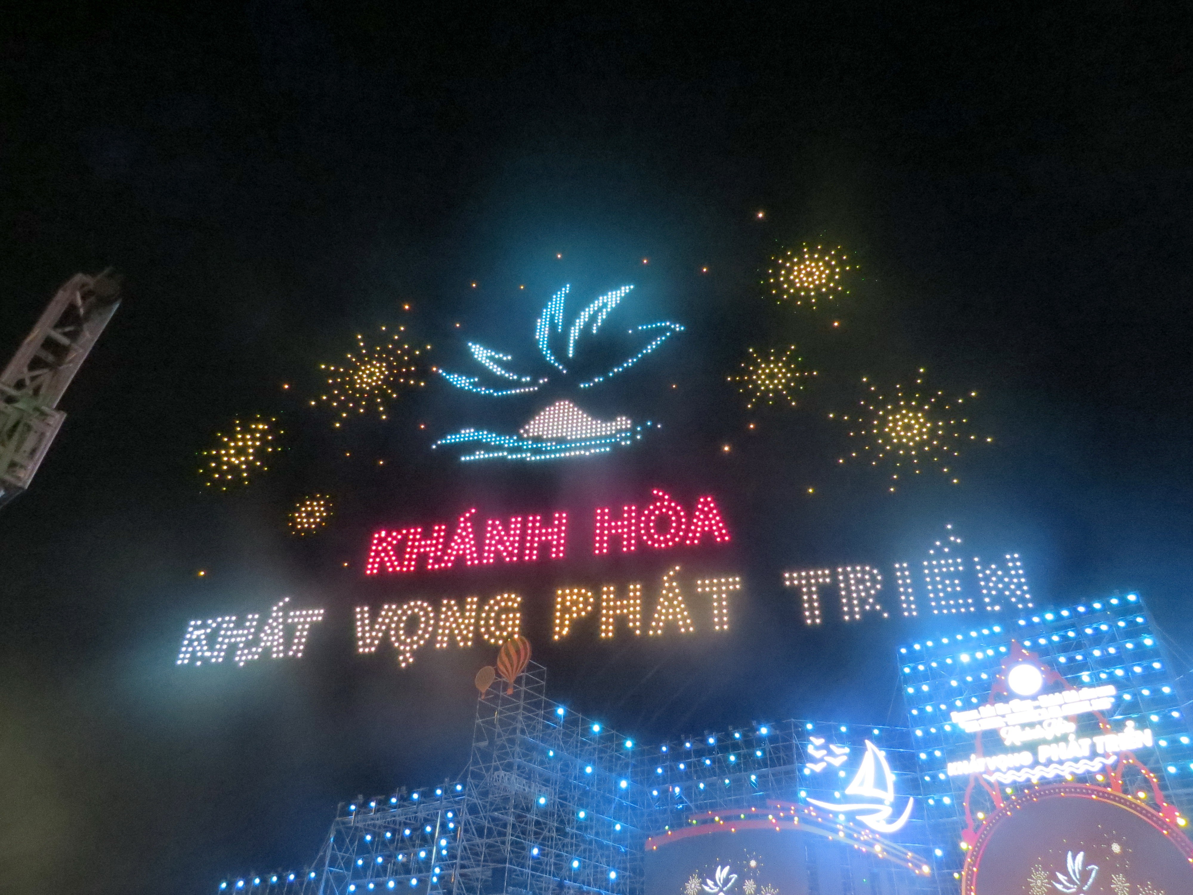 Sự kiện - Rực rỡ sắc màu trong đêm khai mạc Festival Biển lần thứ 10 (Hình 21).