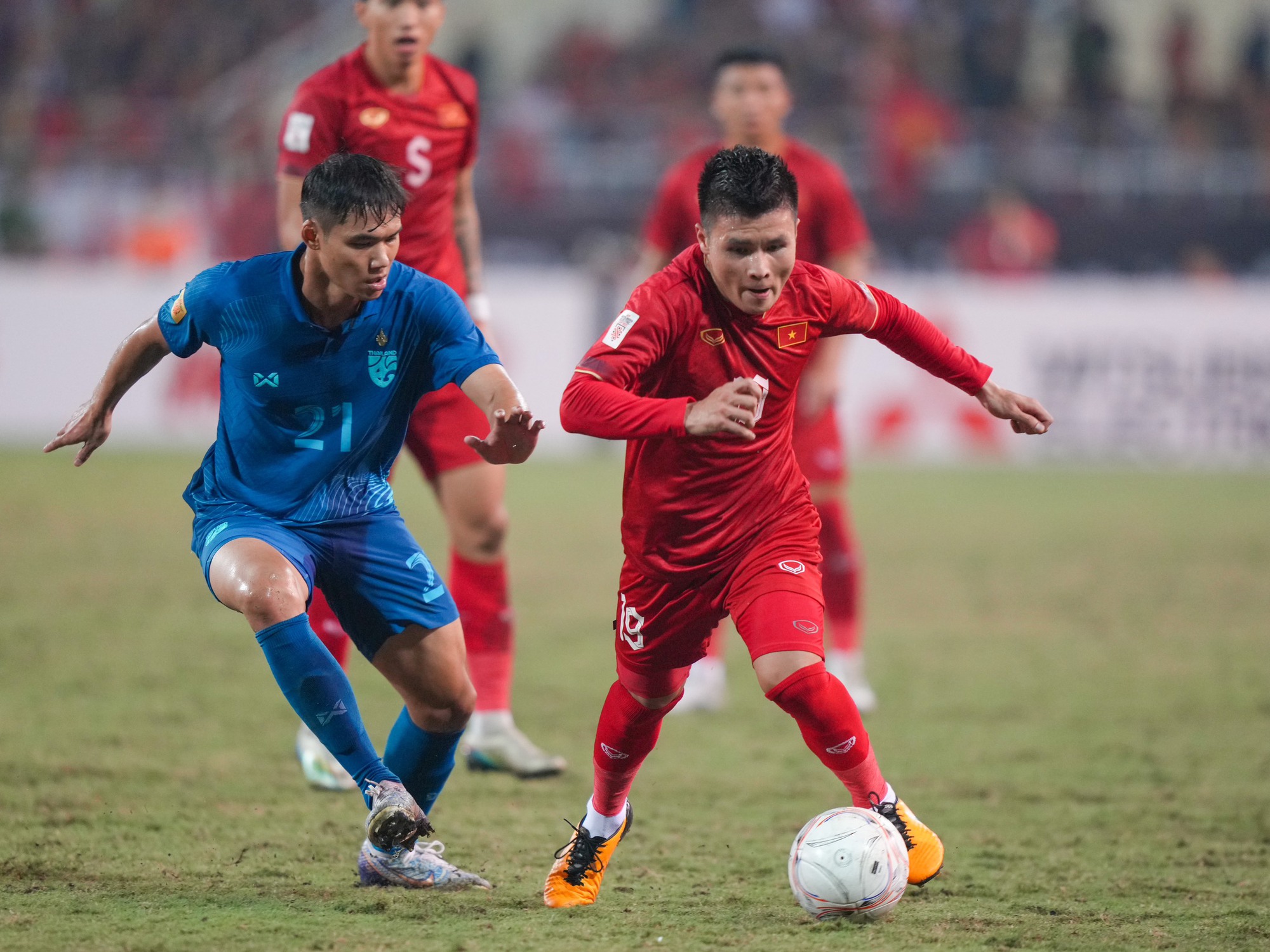 Trở về V-League là lựa chọn sáng suốt với Quang Hải?  - Ảnh 3.