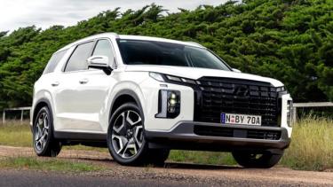 Thời điểm ra mắt và thay đổi về hệ truyền động của Hyundai Palisade mới đã có thông tin nhưng nội, ngoại thất đổi mới ra sao trong những tháng tới mới rõ.