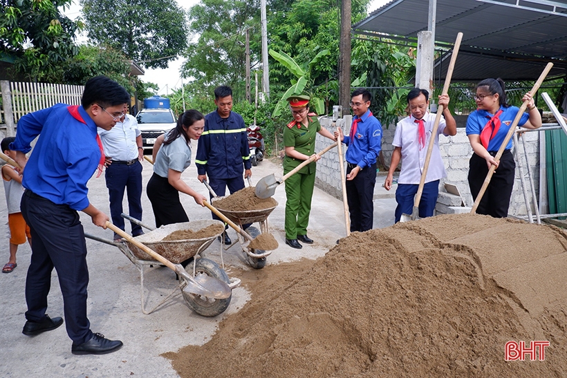 Khởi công Ngôi nhà khăn quàng đỏ” cho học sinh TP Hà Tĩnh