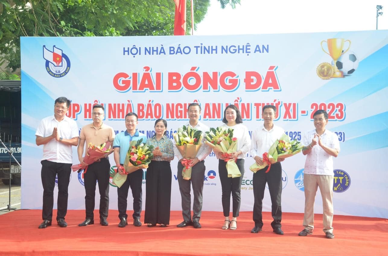 6 doi bong tranh tai o giai bong da cup hoi nha bao nghe an lan thu xi hinh 4