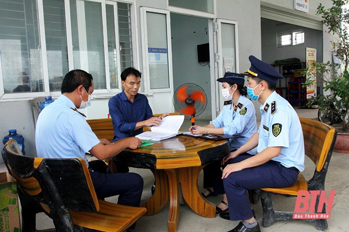 Đấu tranh ngăn chặn, đẩy lùi buôn lậu, gian lận thương mại và hàng giả