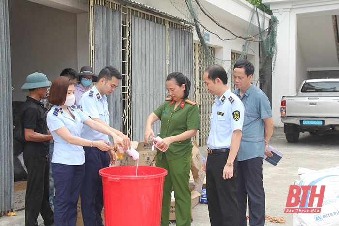 Đấu tranh ngăn chặn, đẩy lùi buôn lậu, gian lận thương mại và hàng giả