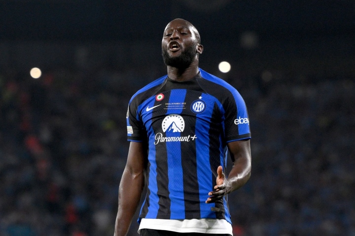 Cận cảnh Lukaku 2 lần khiến cổ động viên Inter Milan chết lặng - 4