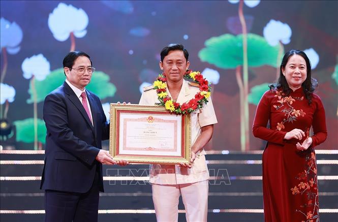 Thủ tướng Phạm Minh Chính: Mỗi điển hình tiên tiến lan tỏa tinh thần, đạo đức, ý thức trách nhiệm và sự cống hiến