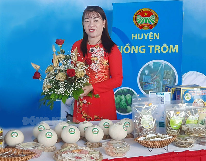 Sản phẩm “Dừa xiêm gọt trọc” đạt chuẩn OCOP 3 sao của chị Nguyễn Thị Kim Xa, xã Châu Bình.