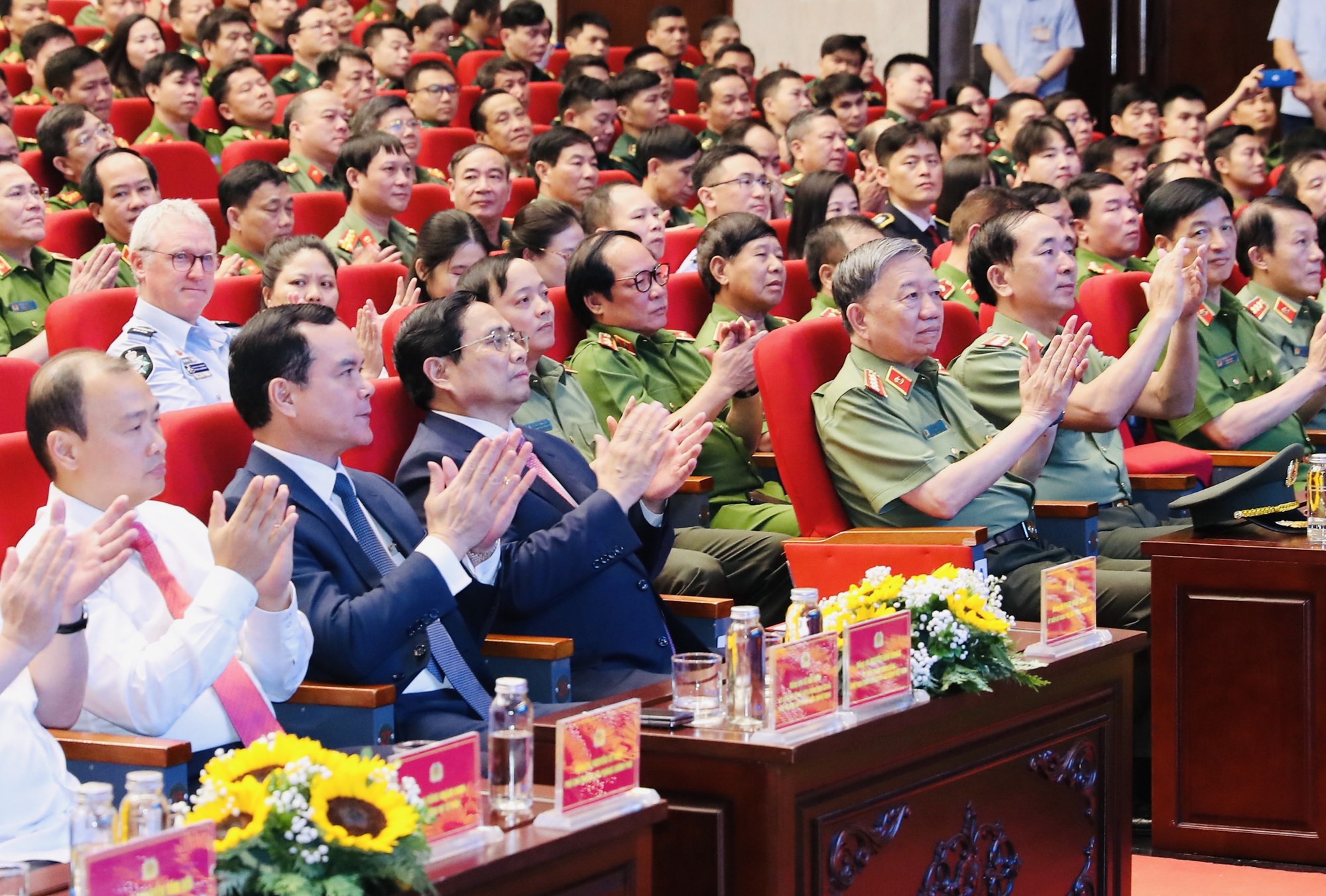 'Ma túy nhấn chìm tương lai, làm rơi nước mắt, làm tan vỡ biết bao gia đình' - Ảnh 2.